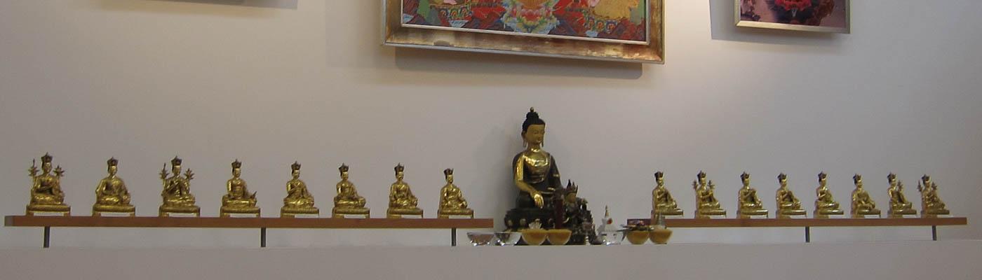 Buddhareihe im Zentrum HH